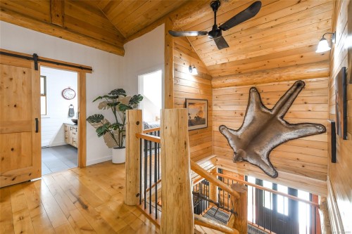 1258 Barr Dr, Merville, BC 