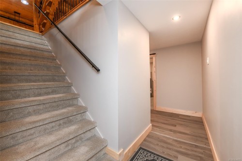 1258 Barr Dr, Merville, BC 