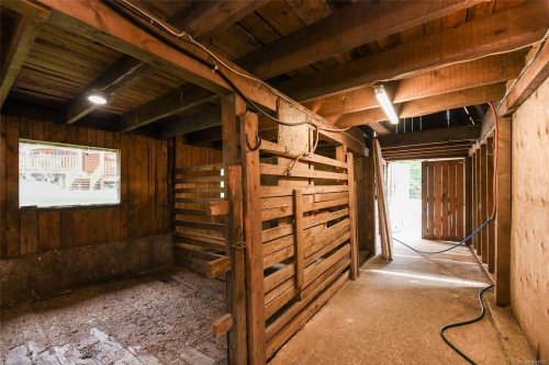 1258 Barr Dr, Merville, BC 