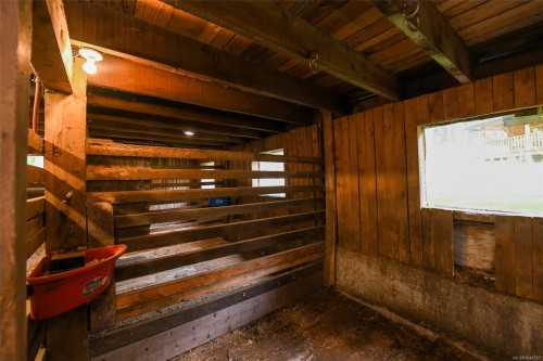 1258 Barr Dr, Merville, BC 