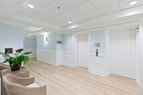 #433-650 Berwick Rd North, Qualicum Beach, BC - Indoor Photo Showing Other Room