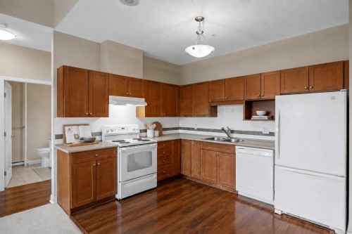 #433-650 Berwick Rd North, Qualicum Beach, BC - Indoor Photo Showing Kitchen With Double Sink