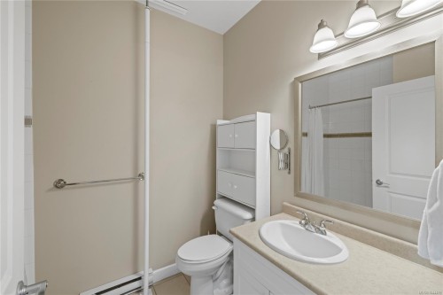 #433-650 Berwick Rd North, Qualicum Beach, BC - Indoor Photo Showing Bathroom