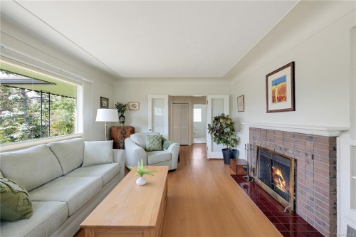 2471 Dryfe St, Oak Bay, BC 