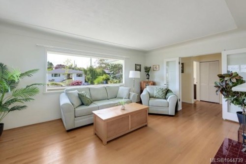 2471 Dryfe St, Oak Bay, BC 
