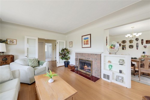 2471 Dryfe St, Oak Bay, BC 