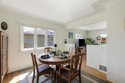2471 Dryfe St, Oak Bay, BC 