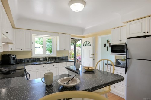 2471 Dryfe St, Oak Bay, BC 