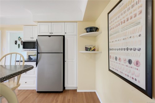 2471 Dryfe St, Oak Bay, BC 