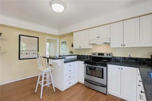 2471 Dryfe St, Oak Bay, BC 
