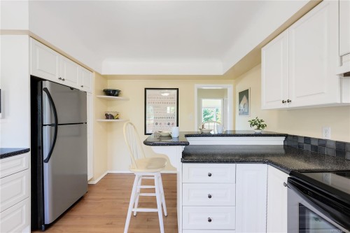 2471 Dryfe St, Oak Bay, BC 