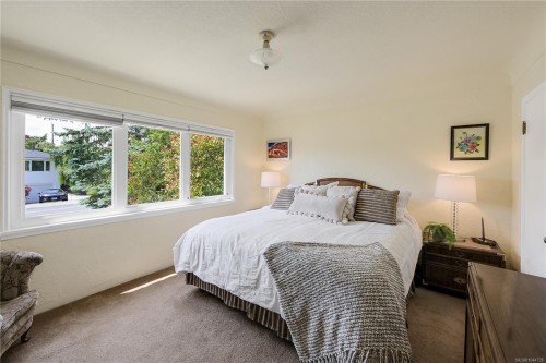 2471 Dryfe St, Oak Bay, BC 