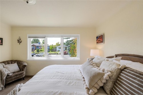 2471 Dryfe St, Oak Bay, BC 