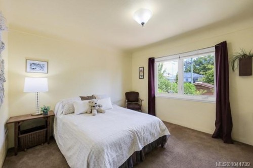 2471 Dryfe St, Oak Bay, BC 