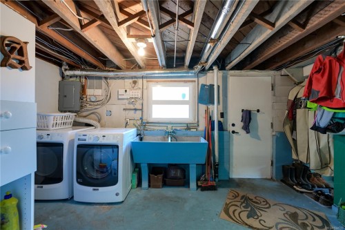 2471 Dryfe St, Oak Bay, BC 