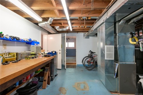 2471 Dryfe St, Oak Bay, BC 