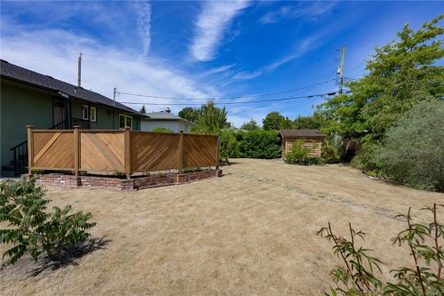 2471 Dryfe St, Oak Bay, BC 