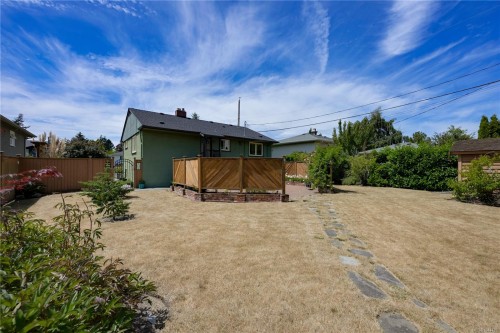 2471 Dryfe St, Oak Bay, BC 