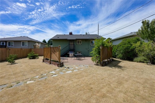 2471 Dryfe St, Oak Bay, BC 