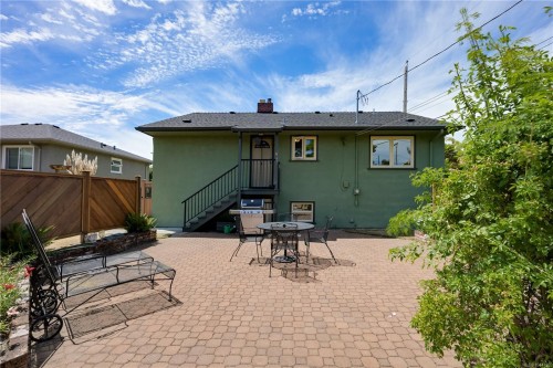 2471 Dryfe St, Oak Bay, BC 