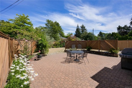 2471 Dryfe St, Oak Bay, BC 