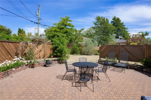 2471 Dryfe St, Oak Bay, BC 