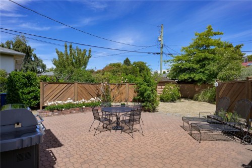 2471 Dryfe St, Oak Bay, BC 