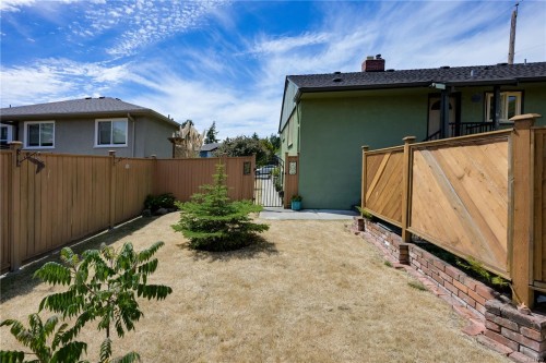 2471 Dryfe St, Oak Bay, BC 
