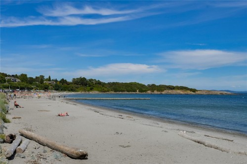 2471 Dryfe St, Oak Bay, BC 