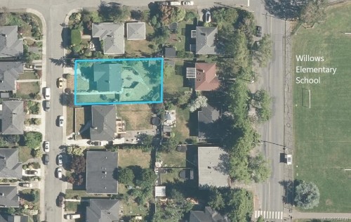2471 Dryfe St, Oak Bay, BC 