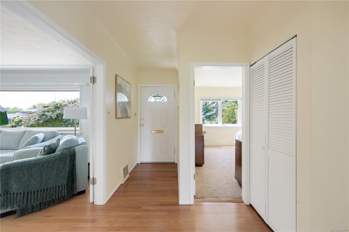 2471 Dryfe St, Oak Bay, BC 