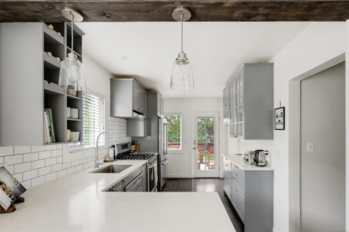 3128 Quadra St, Victoria, BC 