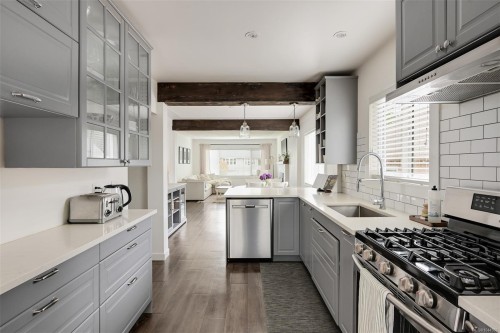 3128 Quadra St, Victoria, BC 