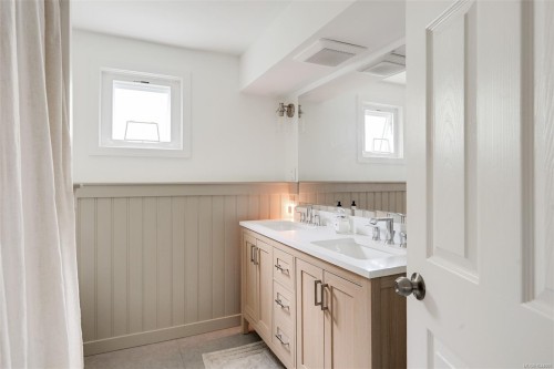 3128 Quadra St, Victoria, BC 