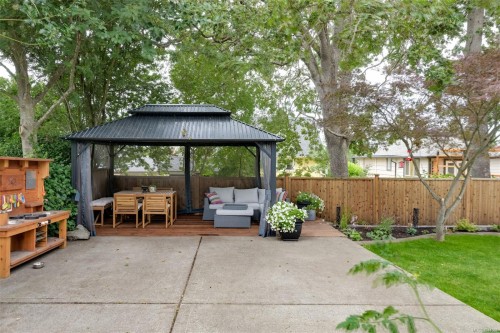 3128 Quadra St, Victoria, BC 