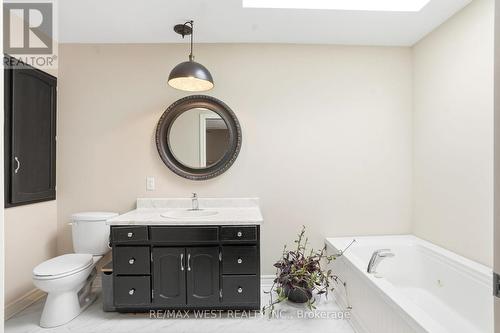 3570 Rittenhouse Road, Lincoln, ON - Indoor Photo Showing Bathroom