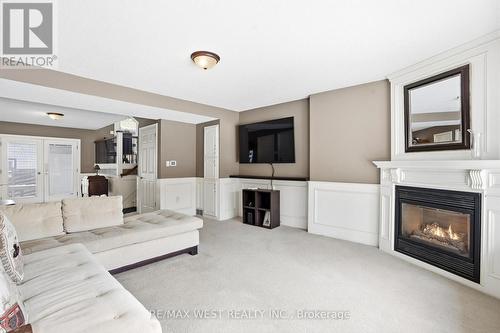 3570 Rittenhouse Road, Lincoln, ON - Indoor Photo Showing Living Room With Fireplace