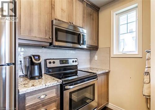 10 Egleston Lane, Ancaster, ON - Indoor Photo Showing Kitchen