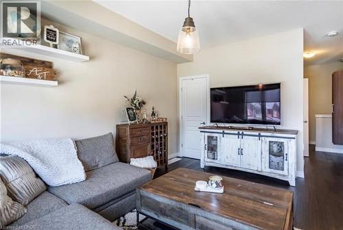 10 Egleston Lane, Ancaster, ON - Indoor Photo Showing Living Room