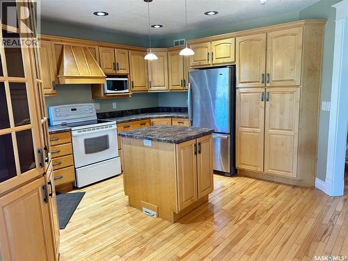 1 Telfer Bay, Prince Albert, SK - Indoor Photo Showing Kitchen