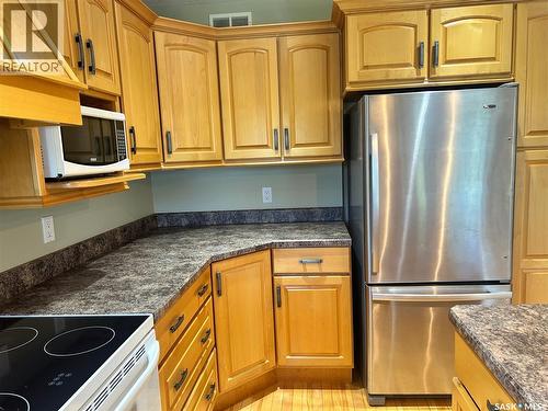 1 Telfer Bay, Prince Albert, SK - Indoor Photo Showing Kitchen