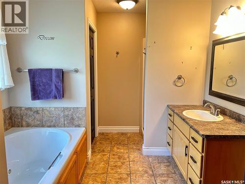 1 Telfer Bay, Prince Albert, SK - Indoor Photo Showing Bathroom