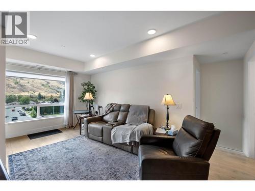 651 Dunes Drive Unit# 306, Kamloops, BC - Indoor Photo Showing Living Room