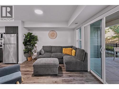 725 Academy Way Unit# 115, Kelowna, BC - Indoor Photo Showing Living Room