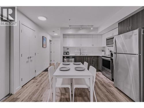 725 Academy Way Unit# 115, Kelowna, BC - Indoor Photo Showing Kitchen