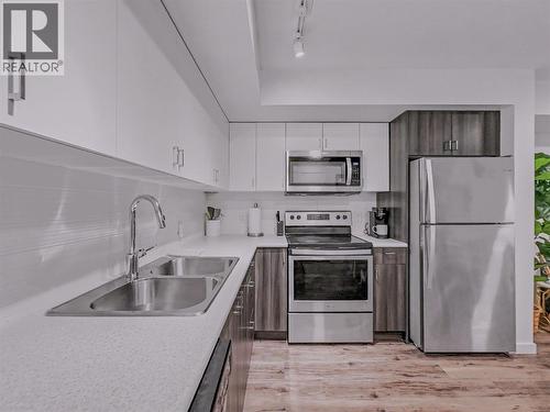 725 Academy Way Unit# 115, Kelowna, BC - Indoor Photo Showing Kitchen With Double Sink
