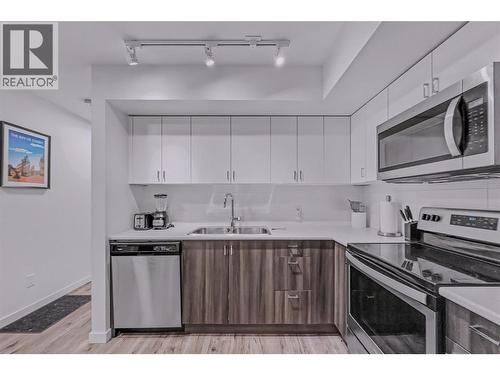 725 Academy Way Unit# 115, Kelowna, BC - Indoor Photo Showing Kitchen With Double Sink