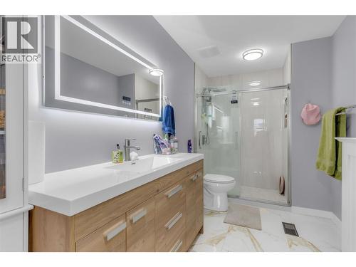 1675 Thayer Court Unit# 1, Kelowna, BC - Indoor Photo Showing Bathroom