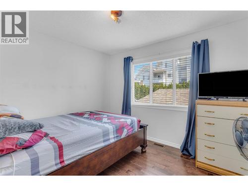 1675 Thayer Court Unit# 1, Kelowna, BC - Indoor Photo Showing Bedroom
