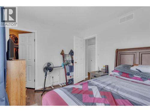 1675 Thayer Court Unit# 1, Kelowna, BC - Indoor Photo Showing Bedroom
